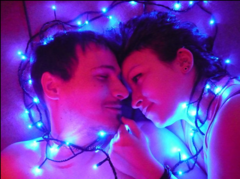 boyfriend-fairy lights-sparkle night