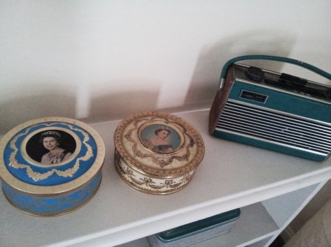 Vintage tins with the queen