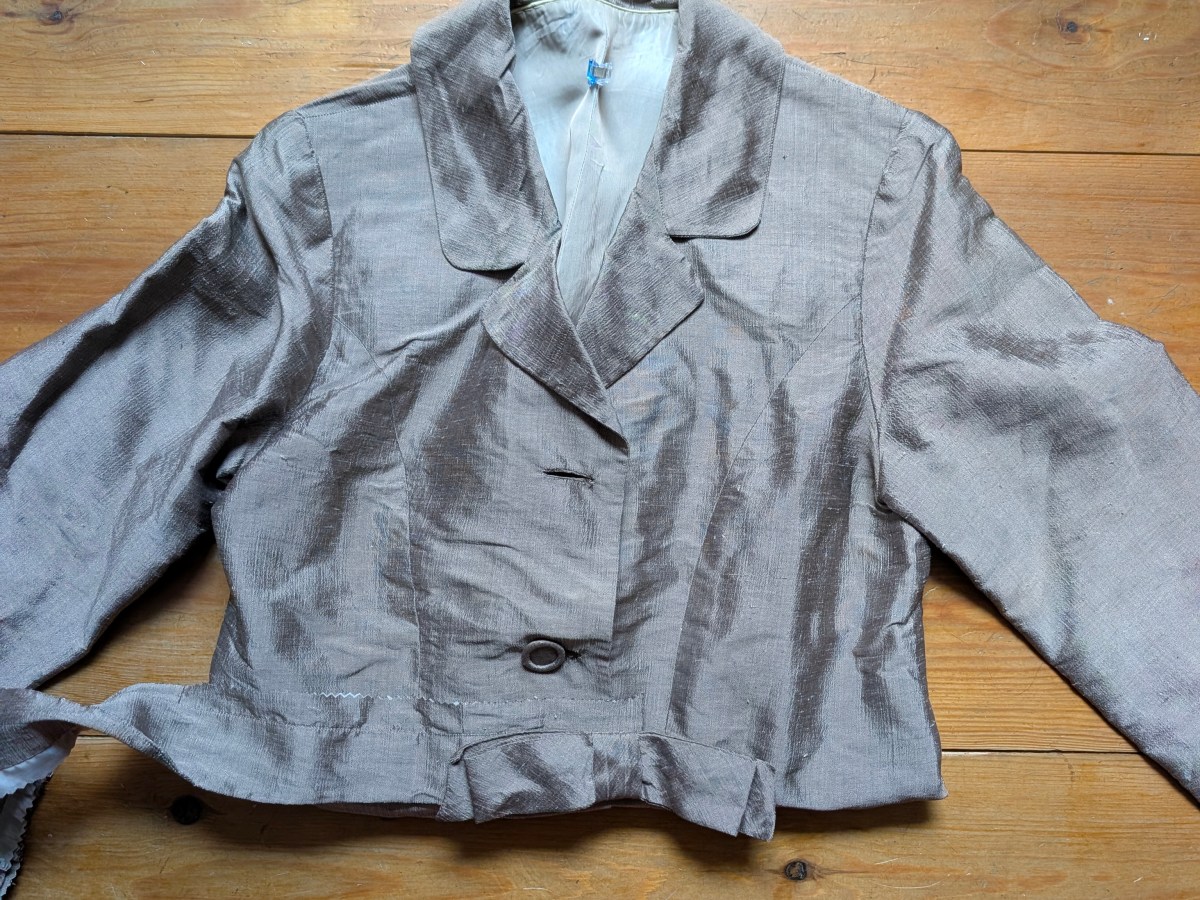 Frankensteining a 1950s silk&nbsp;suit